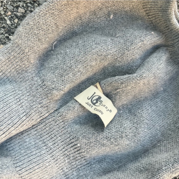 Pom pom hat - Picture 4 of 4